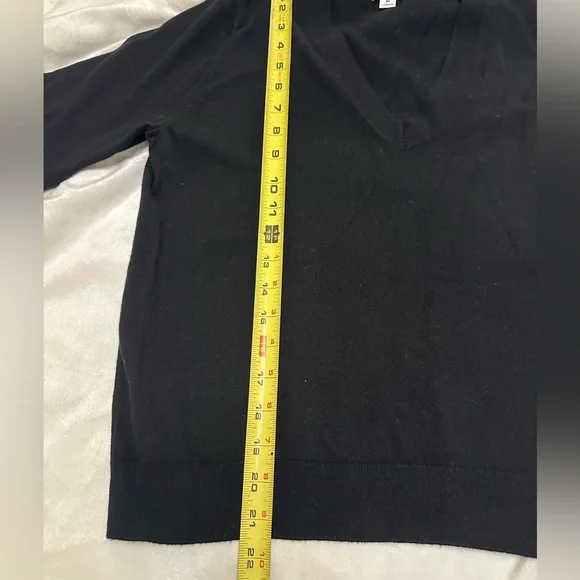 J. Crew cotton v neck sweater size Medium - Picture 6 of 7